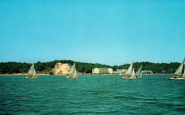 Portage Point Resort (Portage Point Inn) - Vintage Postcard